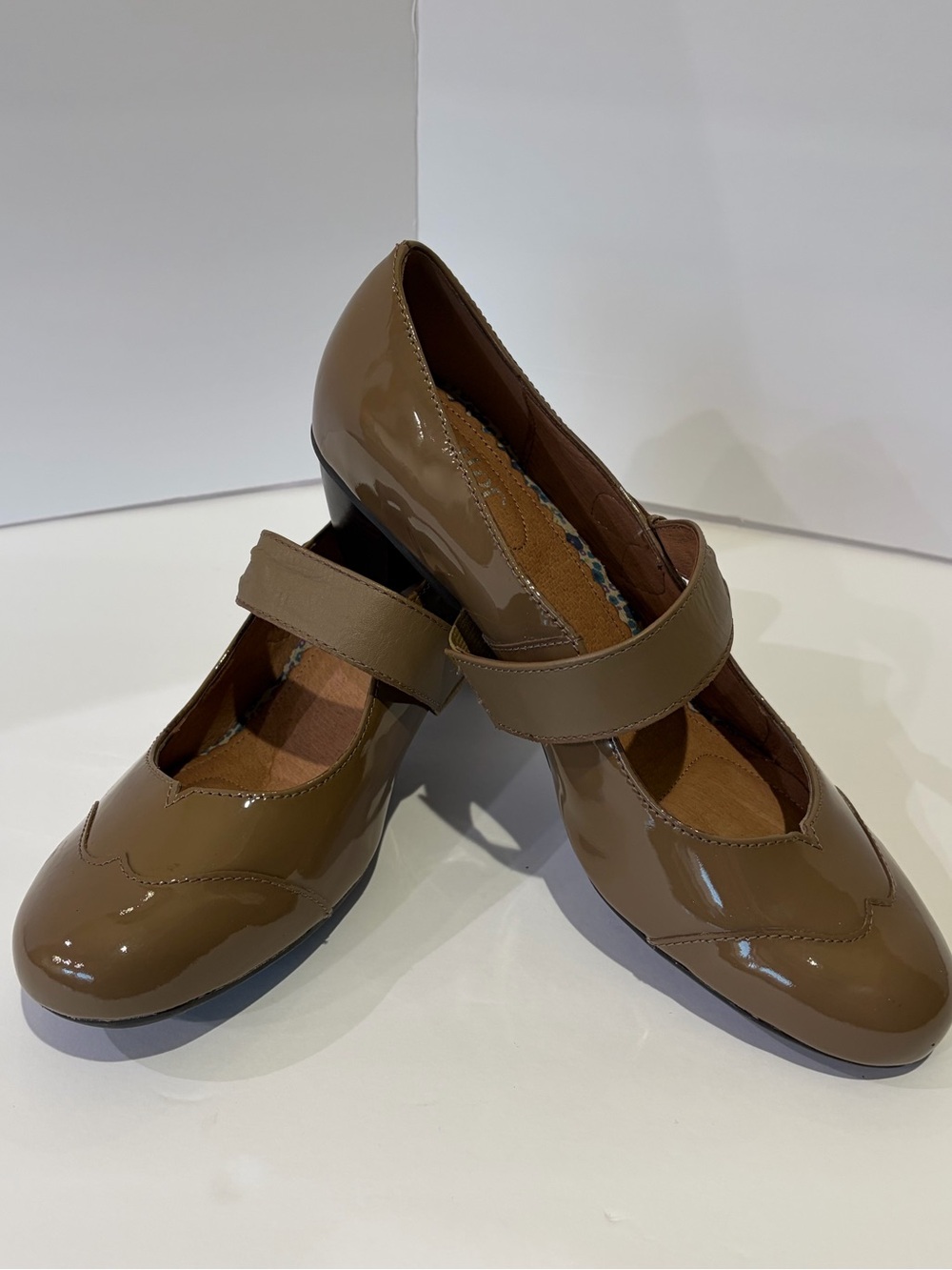 Hotter Emerald Comfort Concept Patent Mary Jane Heels 10 NWOT